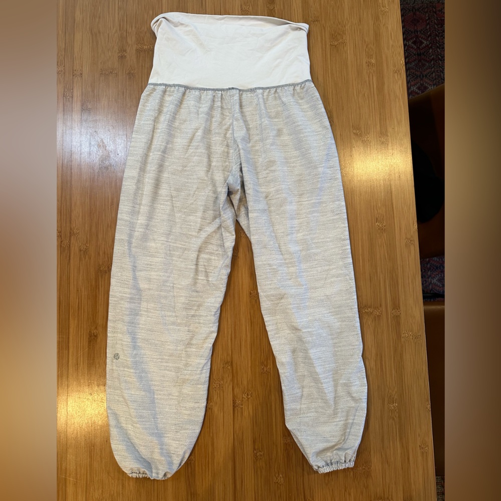 Lululemon white and light grey fold over jogging size small